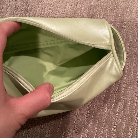 Clinique lime green cosmetic bag - Picture 5 of 5